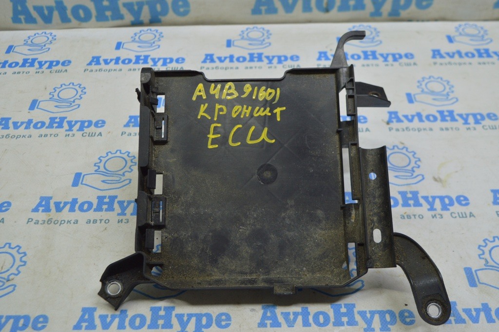 Кронштейн блока ECU Audi A4 B9 17-