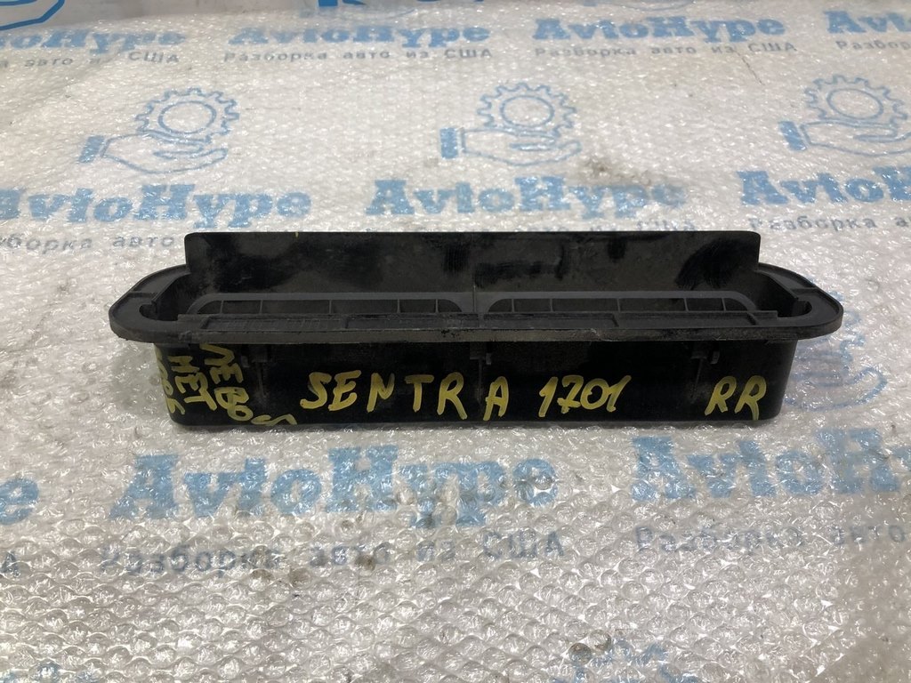 Щиток вентиляции правый Nissan Sentra 13-19