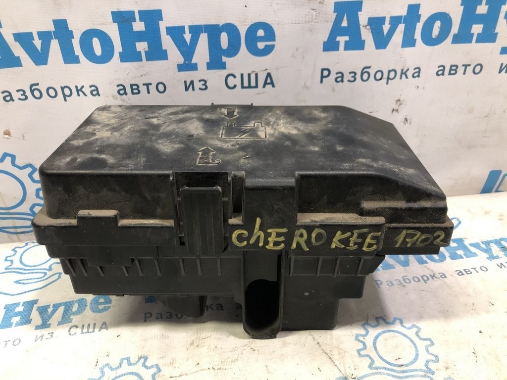 Блок предохранителей подкапотный Jeep Cherokee KL 14- 2.4