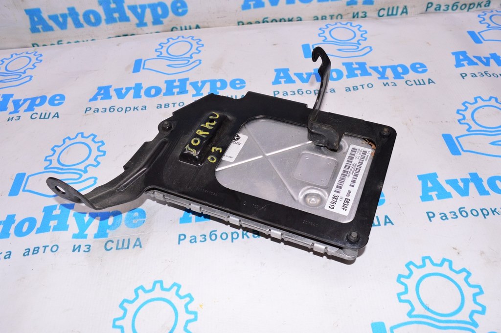 Кронштейн блока ECU компьютер двигателя Dodge Journey 11- 3.6, 2.4