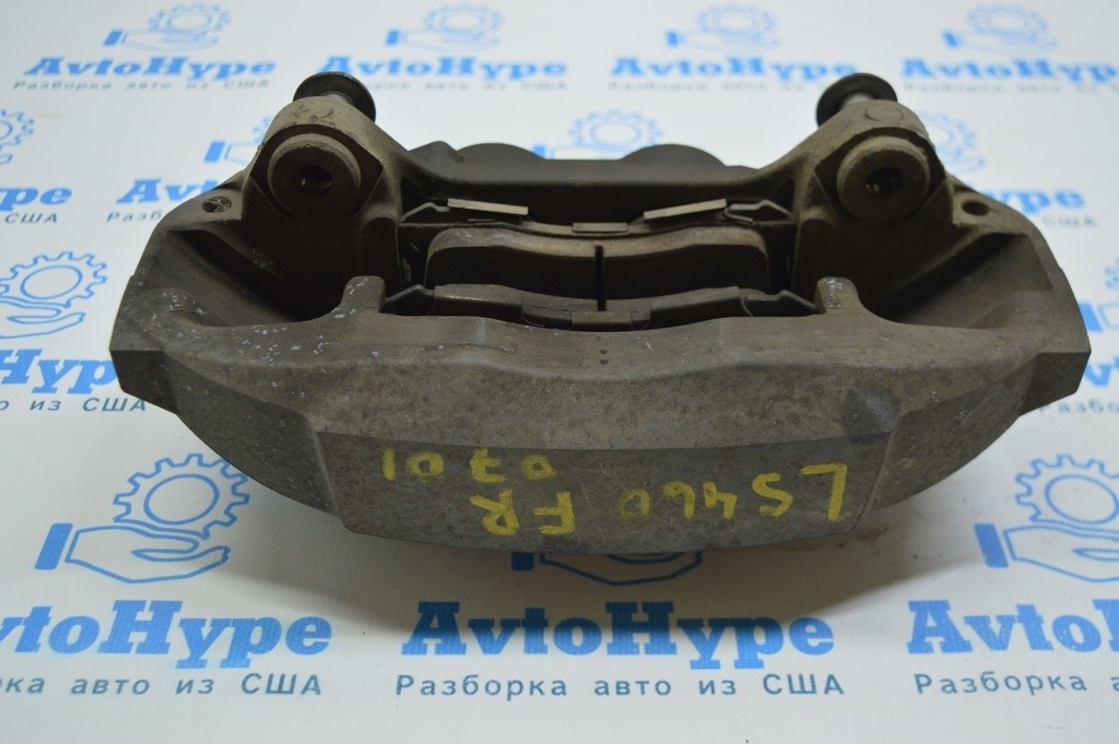 Суппорт перед прав Lexus LS460 LS600h 07-12 4 поршня