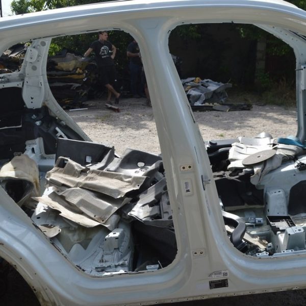 Скоба замка двери VW Touareg 18-